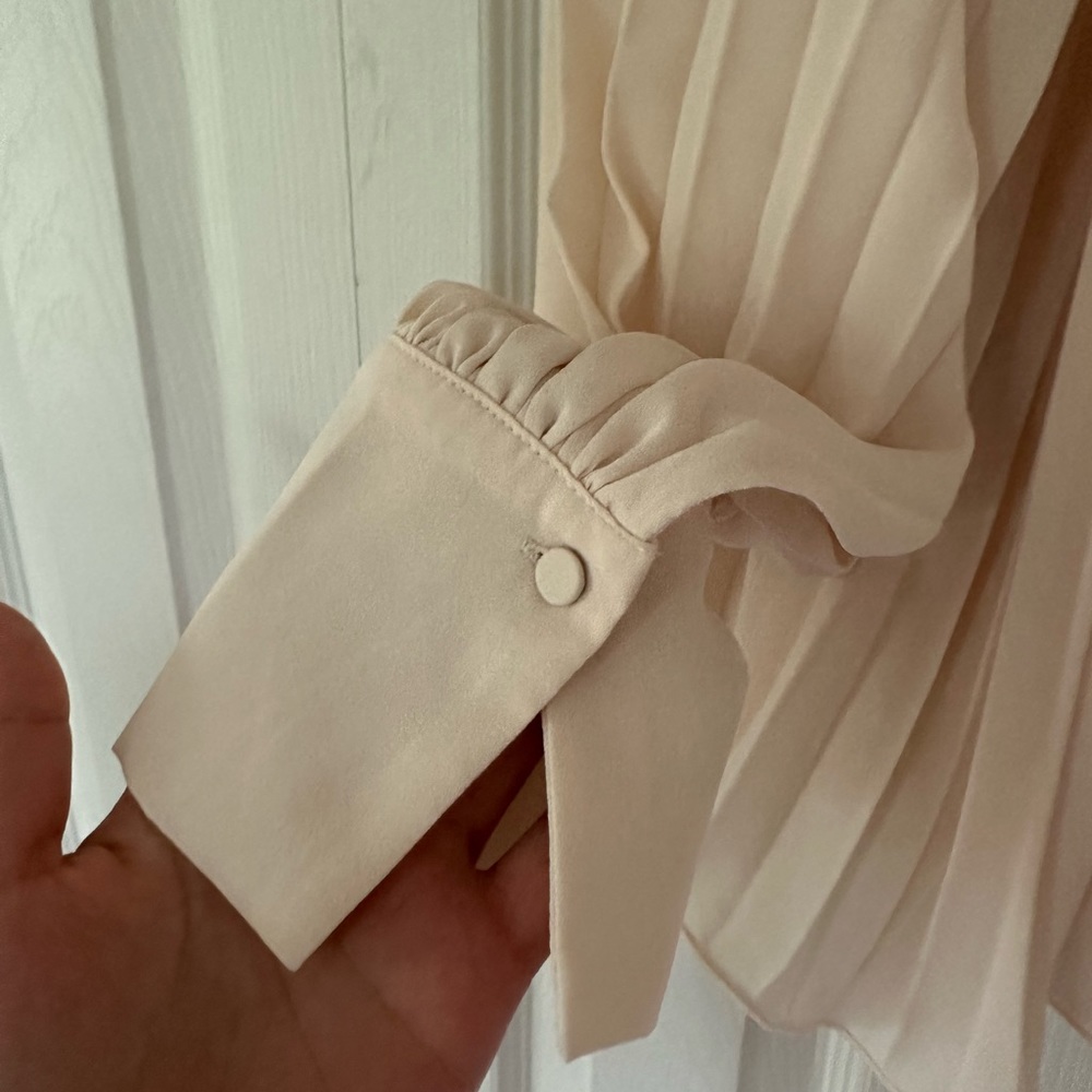 Pleated blouse - Picture 3 of 3